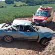 Veículo capota no interior de Xaxim e deixa feridos