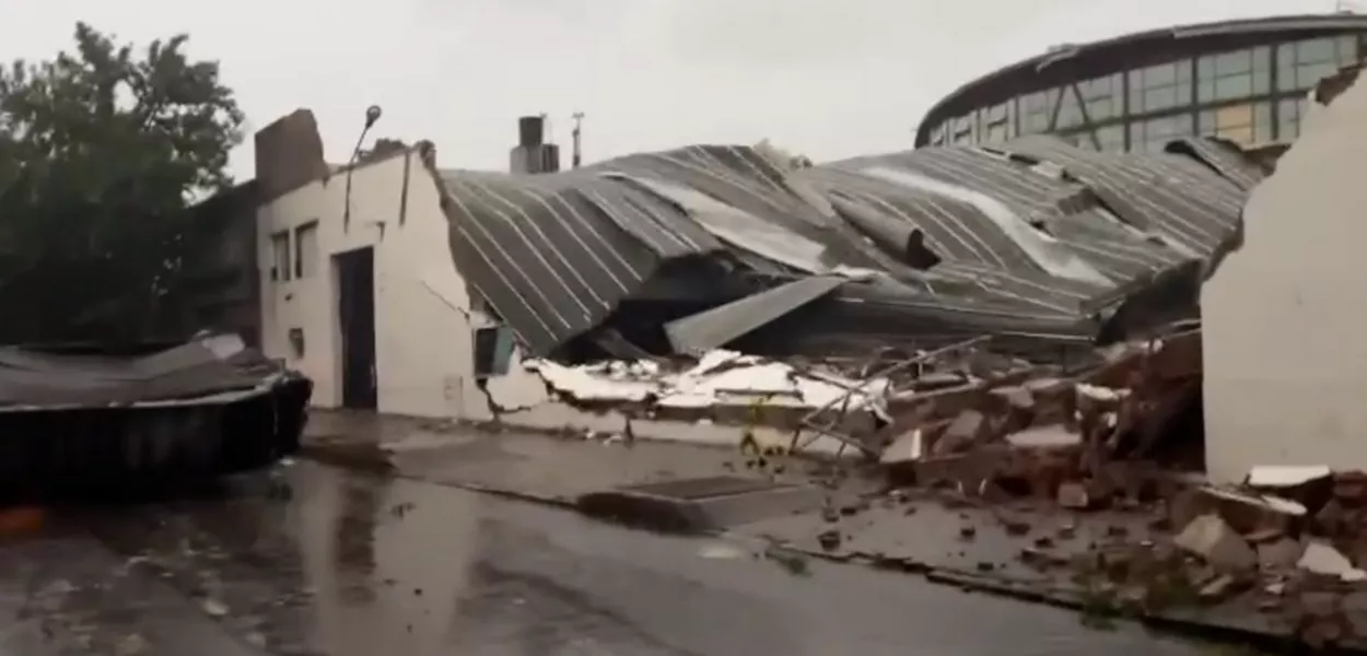 Treze morrem após desabamento por temporal na Argentina