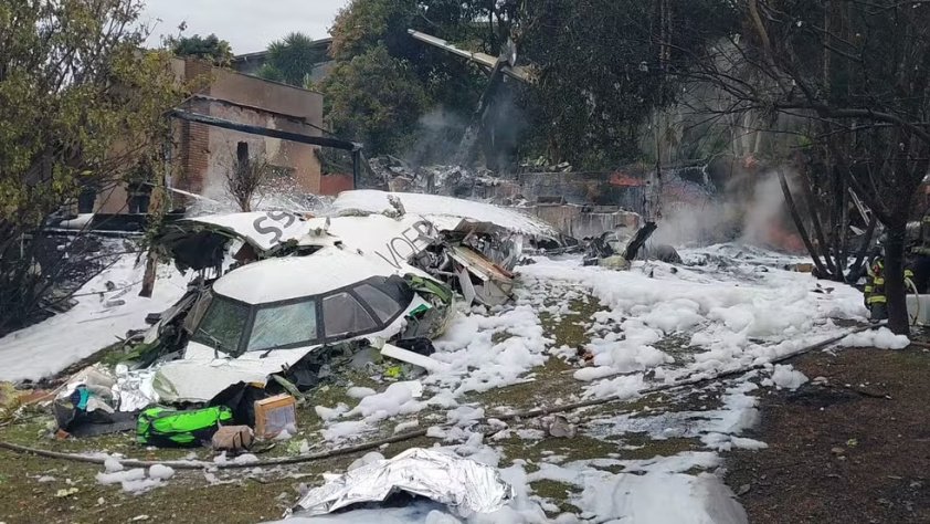 Avião que caiu em Vinhedo ficou destruído (Foto: Arquivo Pessoal/g1)